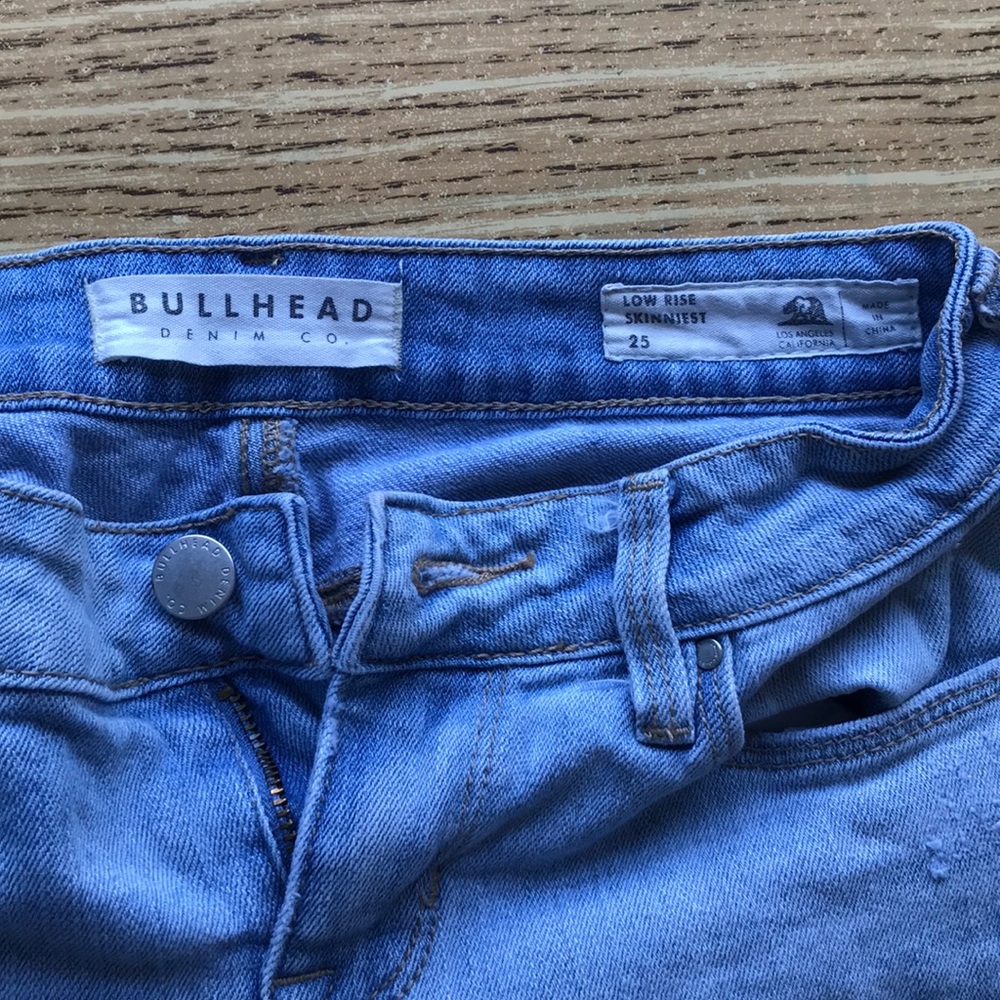 ❄️ Light wash skinny jeans size 25